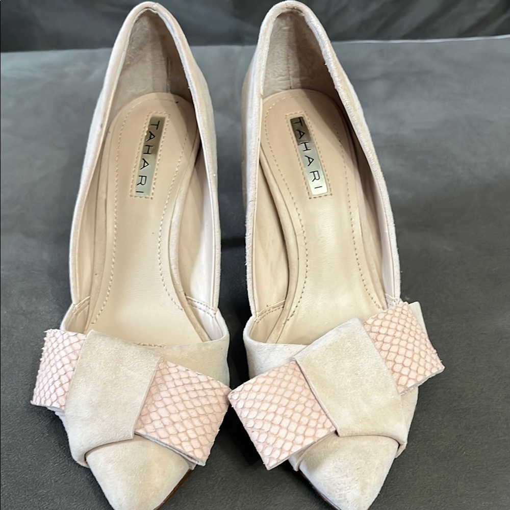 Tahari light pink suede Heels with Bow Detail